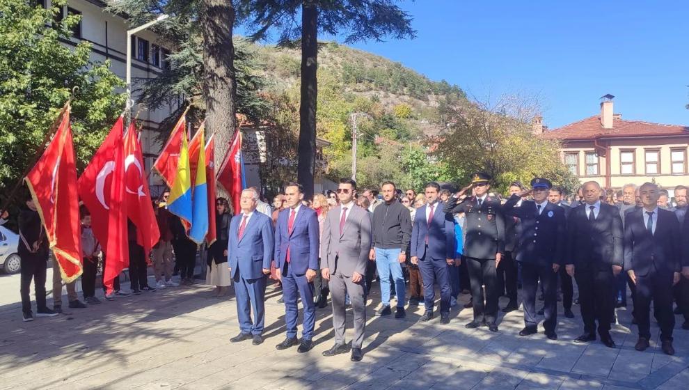 Cumhuriyet’in 101. Yıl Kutlamaları  Çelenk Sunumuyla Başladı