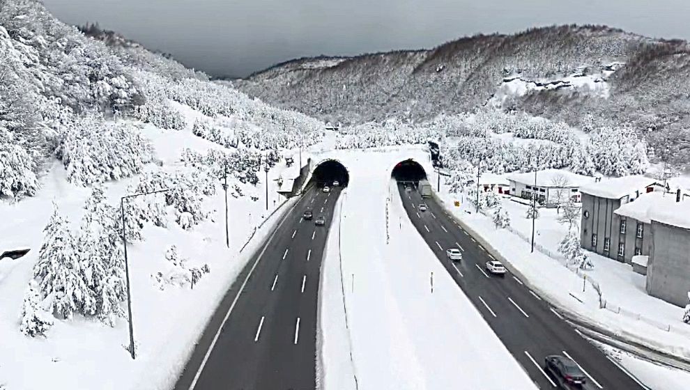 Bolu Dağı Beyaz Gelinliğini Giydi