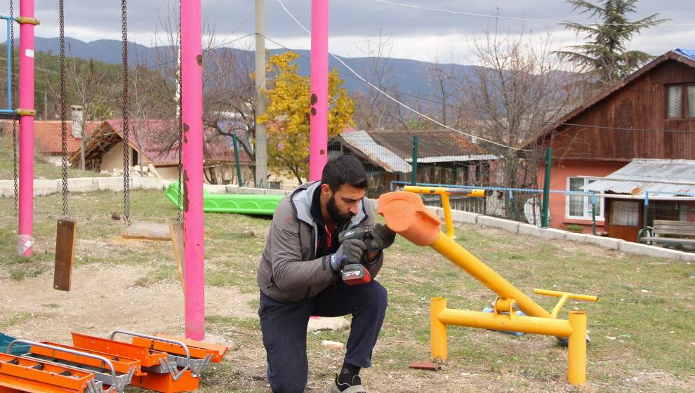 Parklarda Bakım ve Onarım Çalışmaları Sürüyor