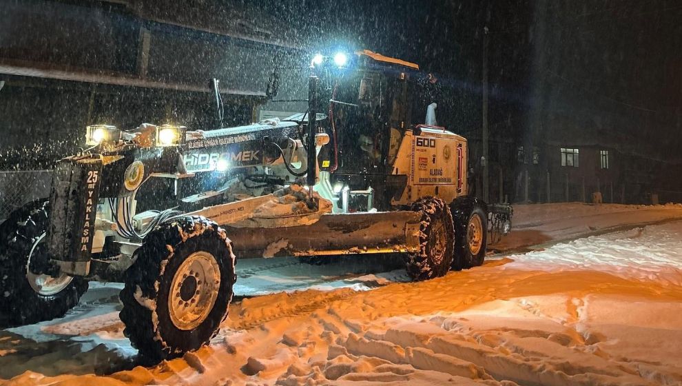 Sultanpınarı'nda Kar Esareti: 16 Maceracı Zorlu Çalışmalarla Kurtarıldı