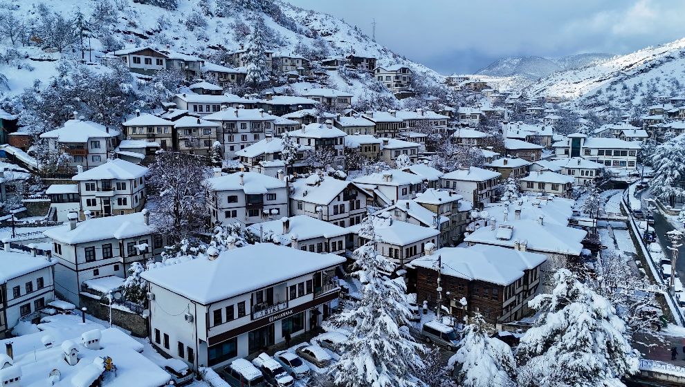 Bolu'da Yoğun Kar Yağışı Nedeniyle Eğitime Ara Verildi