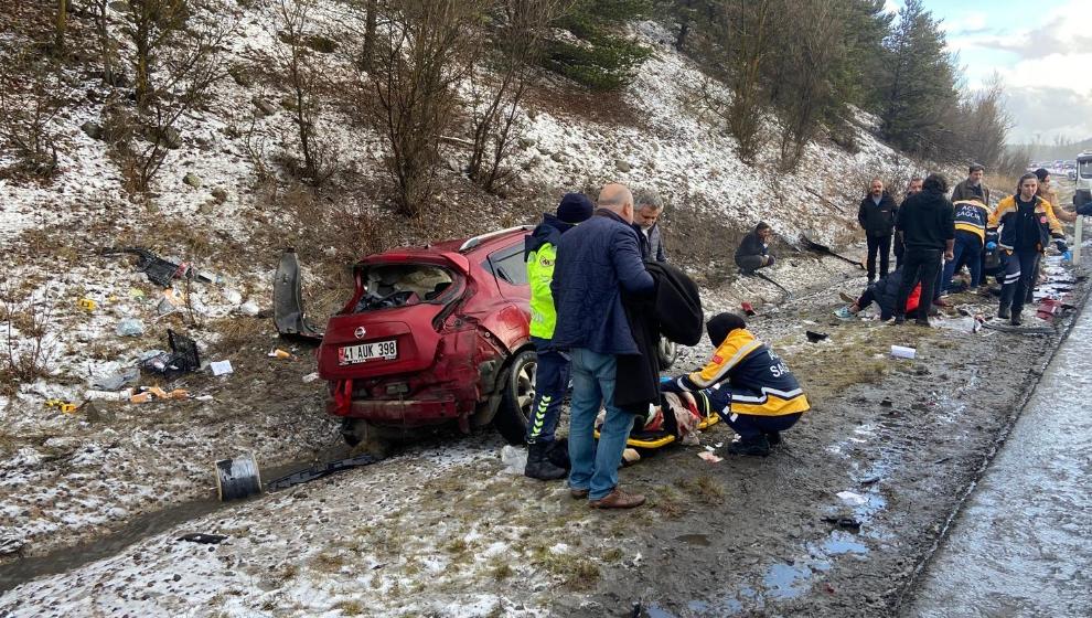 TEM Otoyolu'nda Trafik Kazası: 1 Ölü, 4 Yaralı